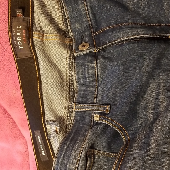 ❤❤Host Pick!! Torrid Jeans - Picture 4 of 7